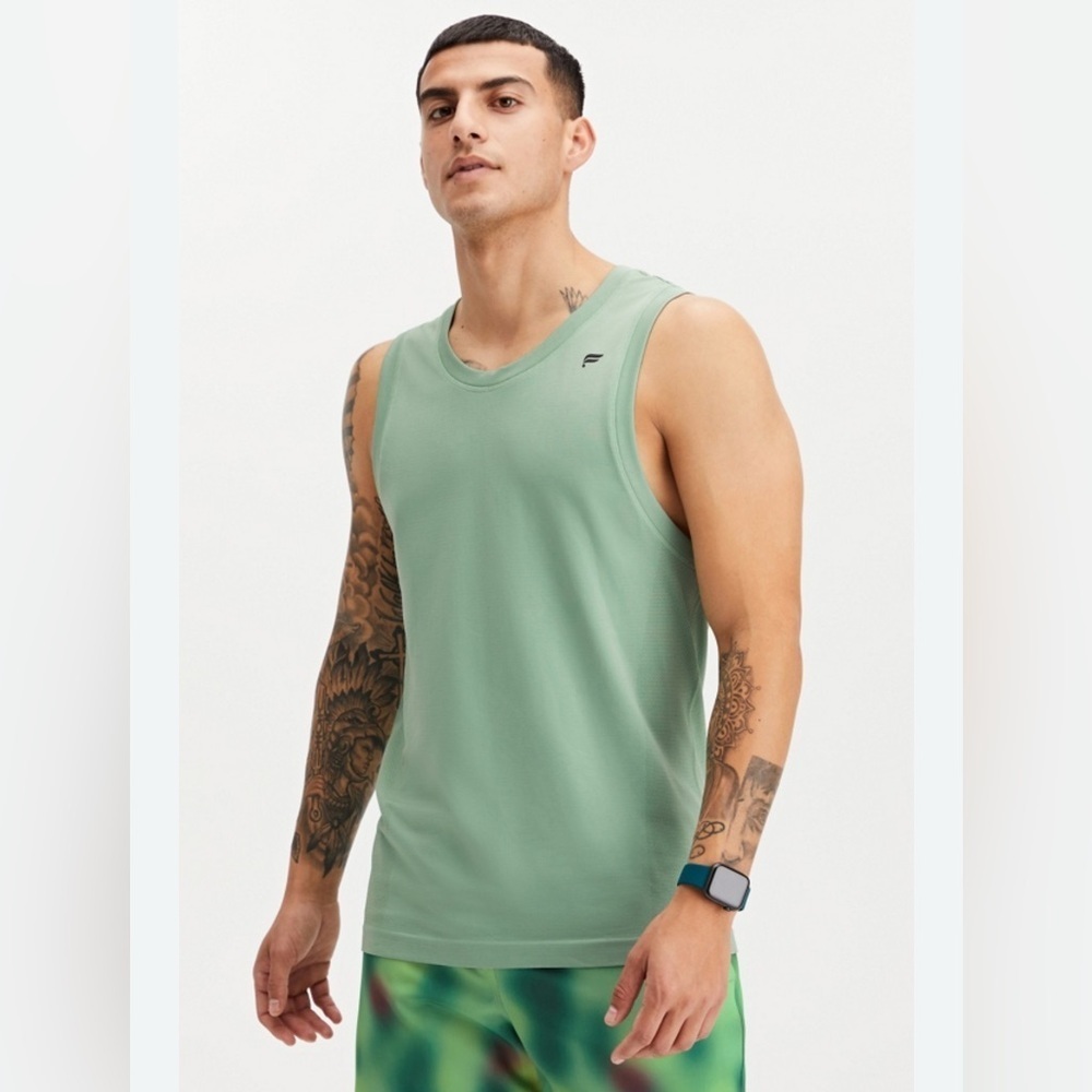 Fabletics men’s green large training day tank tee